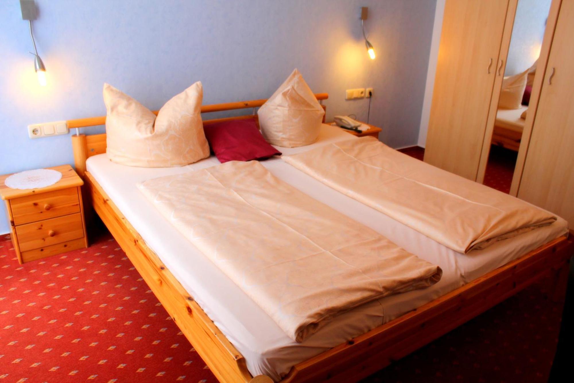 Schwarzes Lamm Hotel โรเทนบวร์ก อ็อบ แดร์เทาเบอร์ ห้อง รูปภาพ